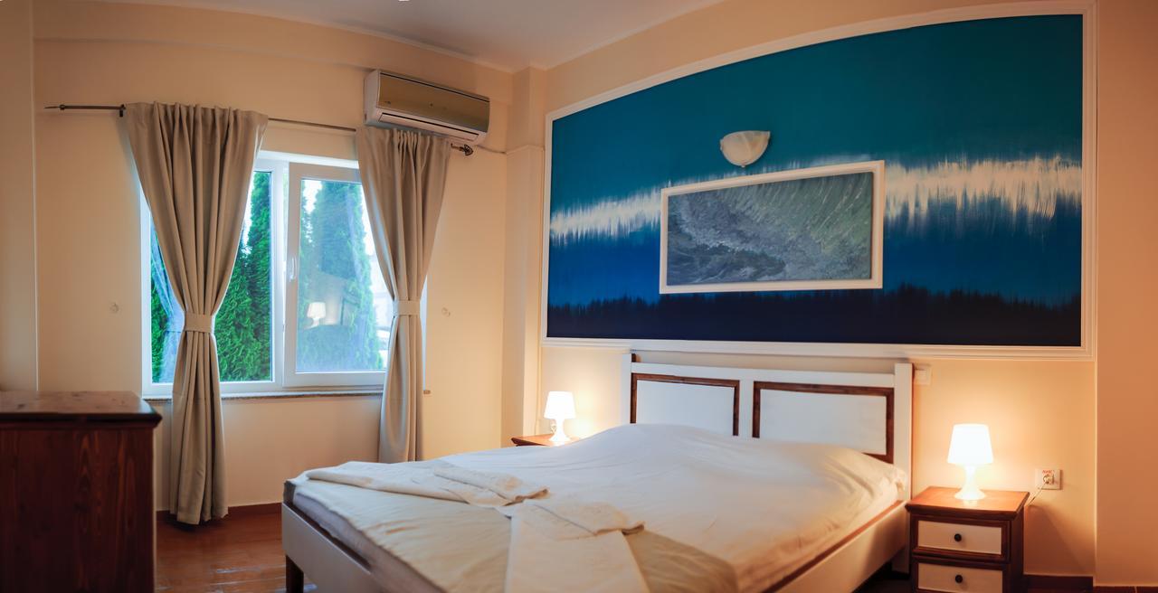 Atena Hotel คอสติเนช ภายนอก รูปภาพ